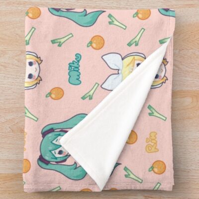 Alternative view of Miku And Rin Chibis Throw Blanket